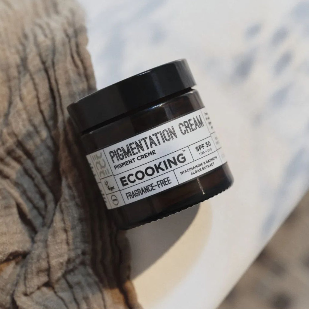 KOPMPLEKTS AR KRĒMU UN SERUMU PRET PIGMENTĀCIJU