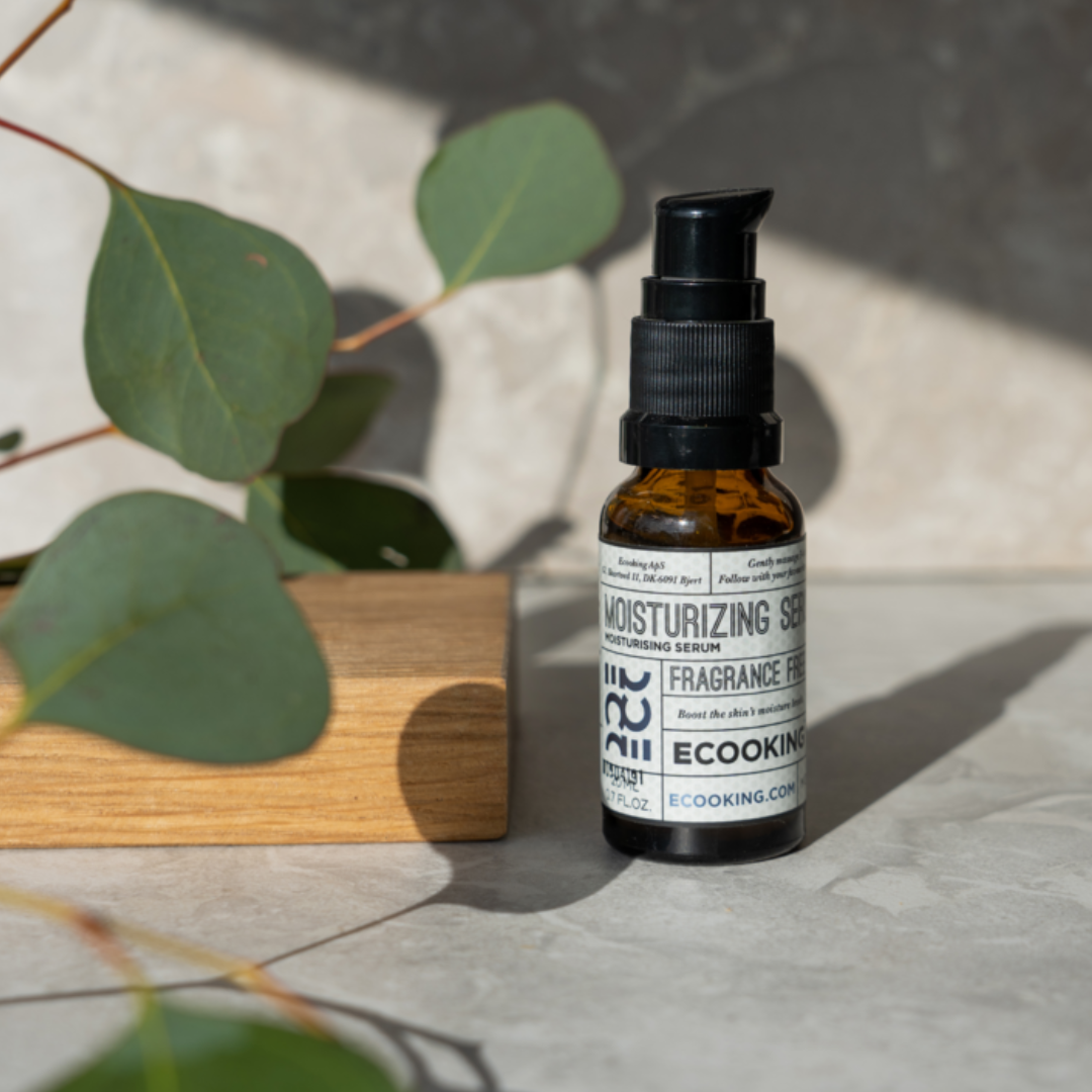 KOMPLEKTS AR DIENAS KRĒMU UN MITRINOŠU SERUMU