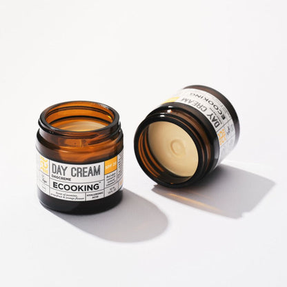 KOMPLEKTS AR DIENAS KRĒMU AR SPF20 UN HIALURONSKĀBES SERUMU